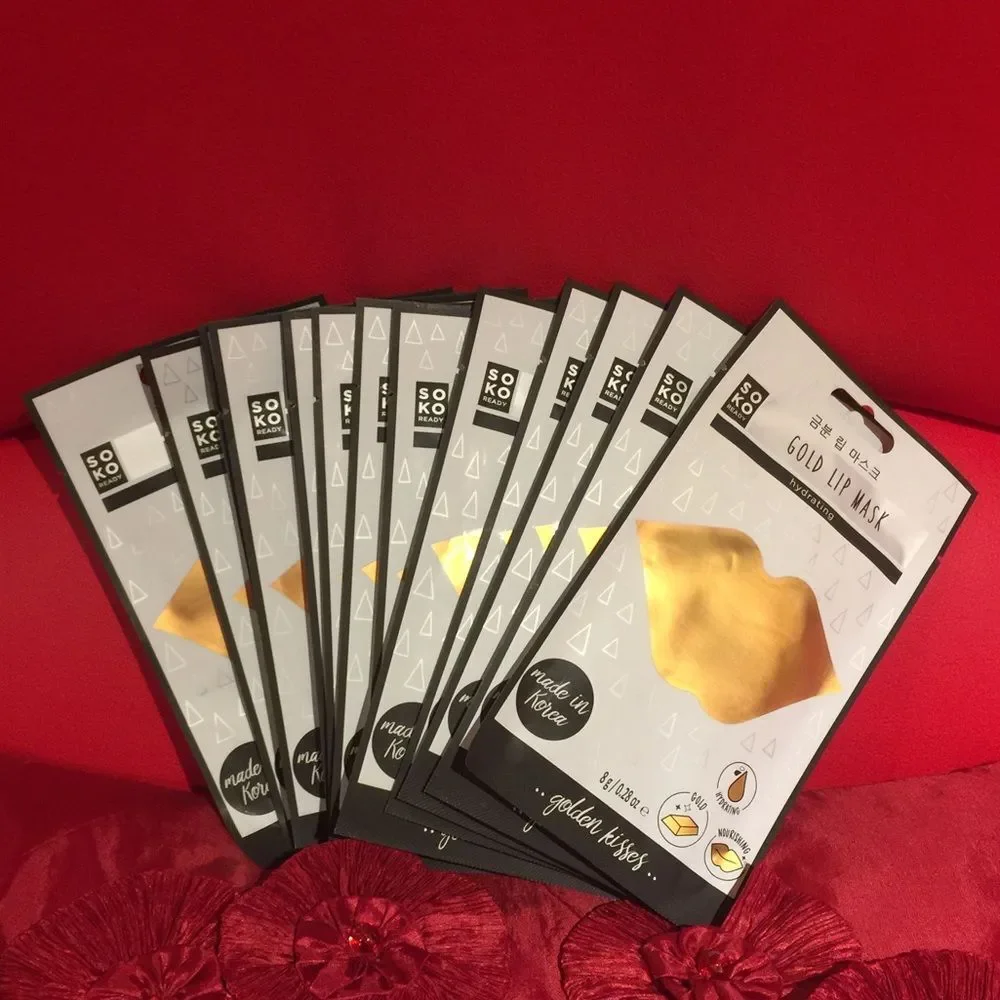 Gold lip mask